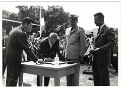 BOU SFER 06 JUILLET 1958 POSE DE LA PREMIERE PIERRE DU MONUMENT AUX MORTS 020